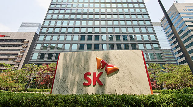 SK, KKR 손잡고 국내 최대 신재생에너지 기업 닻 올린다